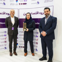 اهدای تندیس هفتمین نمایشگاه و همایش تخصصی نفت، گاز، پتروشیمی و پالایش به گروه اقتصادنوین