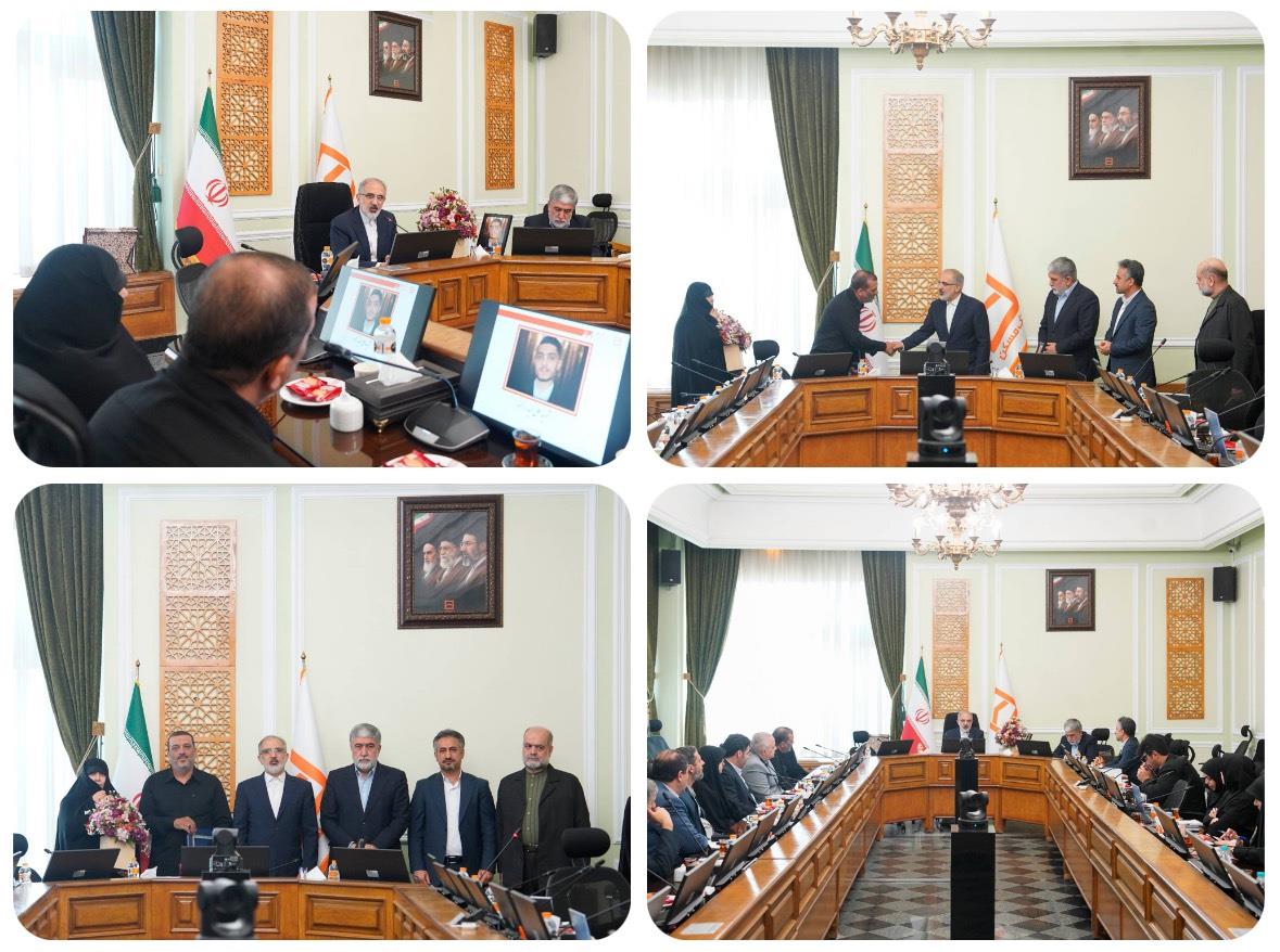 تجلیل مدیرعامل بانک مسکن از خانواده شهید علی حیدرزاده/ دکتر خورسندیان: توسعه فرهنگی با بهره گیری از الگوهای ایثار و فداکاری امکان پذیرمی شود