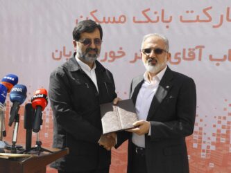 قدردانی استاندار قم از دکتر خورسندیان / اکبر بهنام جو: رتبه نخست استان قم در احداث مسکن، حاصل همراهی بی‌بدیل بانک مسکن است