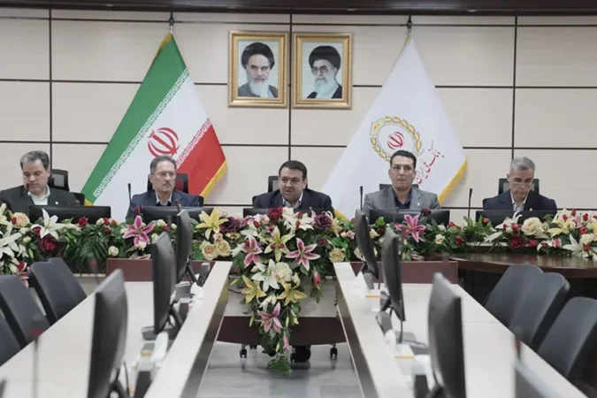 در بازدید از شعب و نشست با مدیران ارشد استان زنجان بیان شد: تاکید مدیرعامل بر لزوم مشتری مداری، انضباط مالی و تامین مالی تولید