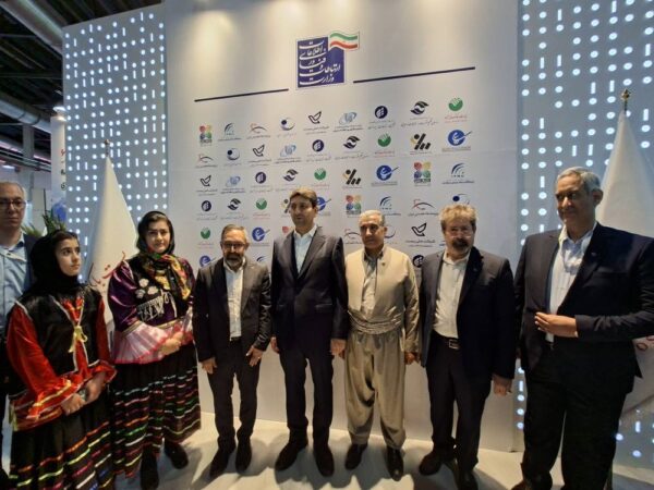 وزیر ارتباطات و فناوری اطلاعات در غرفه پست‌بانک ایران؛ تأکید بر نقش‌آفرینی بانک در توسعه خدمات مالی و دیجیتال روستاها