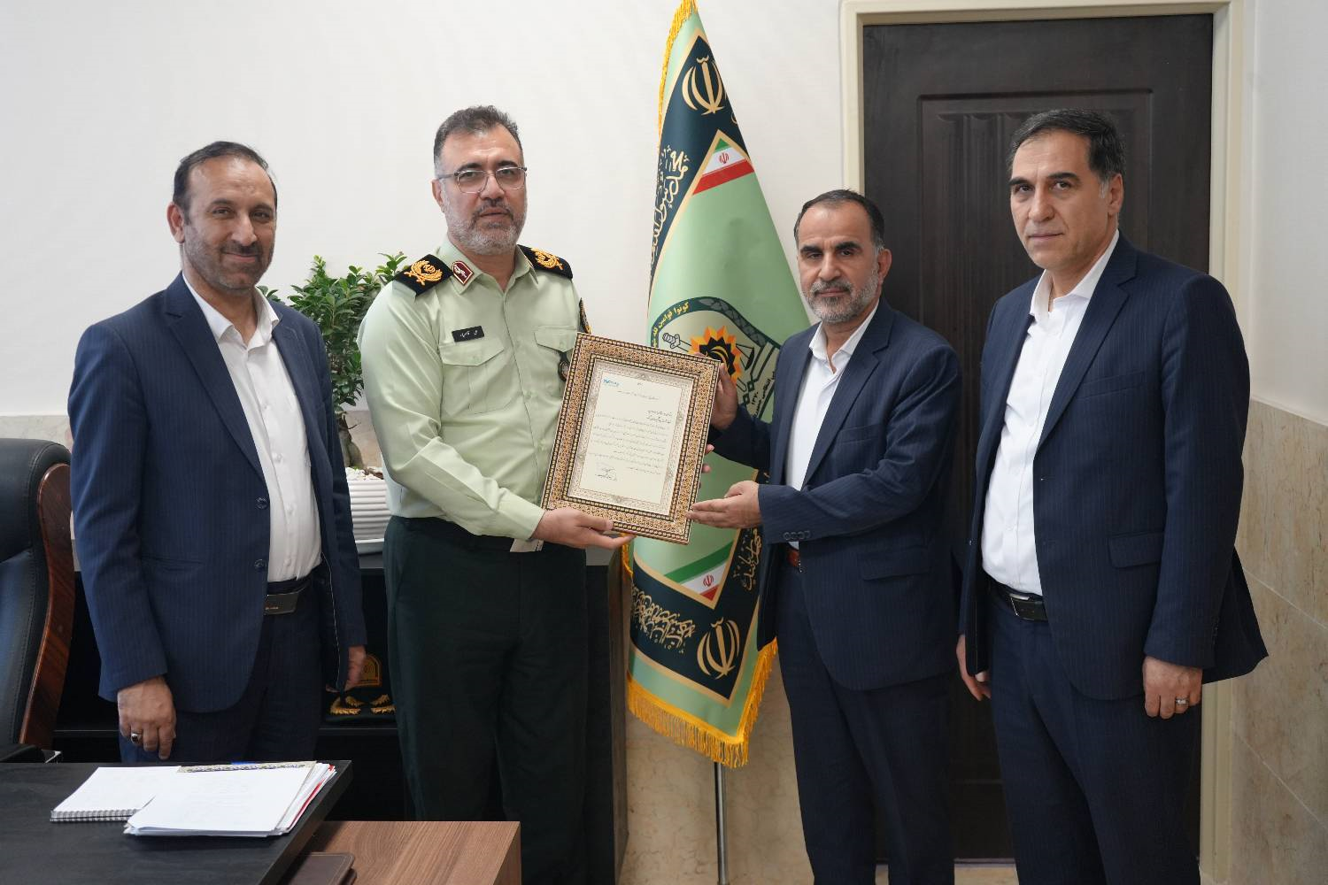 قدردانی از حافظان امنیت؛دیدار مدیران بیمه دی با فرماندهی پلیس پیشگیری تهران بزرگ