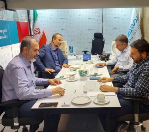 بررسی راهکارهای تسریع خدمات درمانی به ایثارگران اصفهان در نشست مشترک بیمه دی و بنیاد شهید