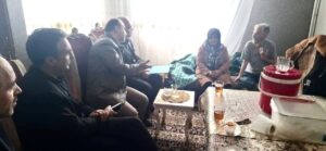 تجلیل از همسر جانباز ۷۰ درصد زنجانی با حضور مدیر بیمه دی