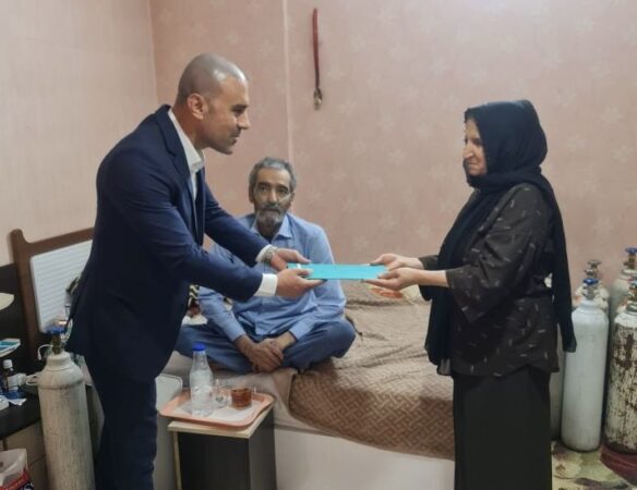 تقدیر بیمه دی از همسر جانباز ۷۰ درصد در روز پرستار