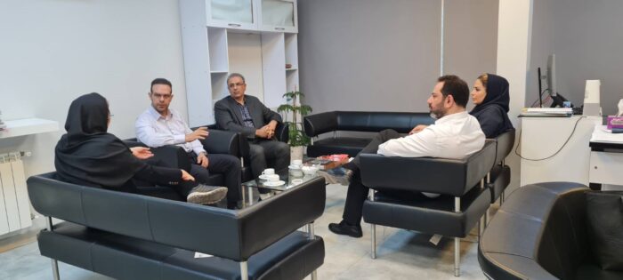 پیگیری مطالبات درمانی ایثارگران لرستان در نشست مشترک بیمه دی و بنیاد شهید