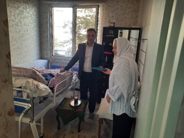 تقدیر از همسر جانباز معزز ۷۰ درصد در تهران به مناسبت روز پرستار