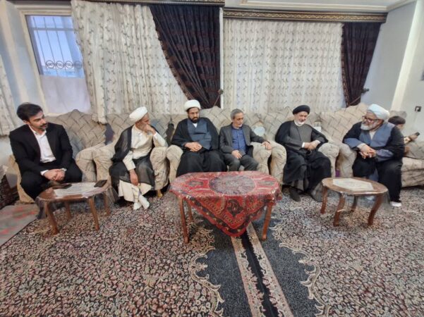 تأکید بر توسعه خدمات بیمه دی در دیدار با خانواده‌های معظم شهدا و جانبازان استان کرمان