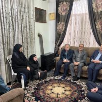 دیدار نوروزی مدیر عامل بیمه دی با خانواده شهید رضا گشت نورد