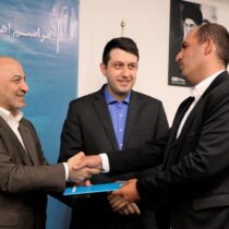 از جاری شدن اشک شوق برنده زنجانی تا باور نکردن برنده شدن شهروند ایلامی / جوایز برندگان جشنواره عید تا عید بیمه دی اهدا شد