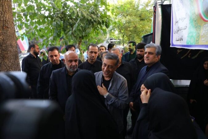 بازدید معاون اجرایی رئیس‌جمهور از موکب‌های خدمت‌رسانی به زائرین مراسم وداع با رهبر شهید انقلاب