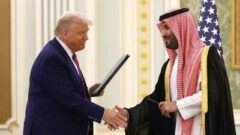 کاخ سفید: آمریکا قرارداد ۱۴۲ میلیارد دلاری فروش تسلیحات با عربستان امضا کرد کاخ سفید: آمریکا قرارداد ۱۴۲ میلیارد دلاری فروش تسلیحات با عربستان امضا کرد