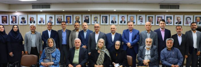 امضای قرارداد بیمه تکمیلی بازنشستگان کشوری با بیمه دی / استقبال کانون های بازنشستگی از بیمه دی  به دلیل خوشنامی در درمان و خدمات برخط