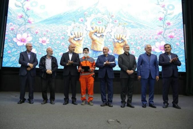 کارگران، گروه‌های کار نمونه و منتخبان جنگ رمضان در سی و هفتمین جشنواره ملی امتنان تجلیل شدند