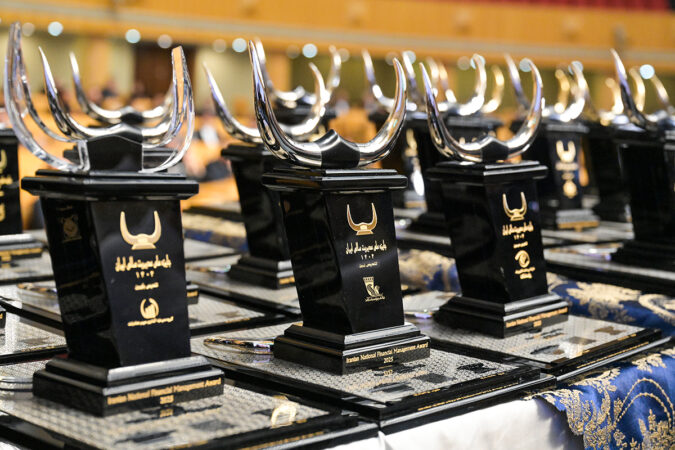 تندیس زرین شانزدهمین دوره «جایزه ملی مدیریت مالی ایران» به بانک پاسارگاد اهدا شد