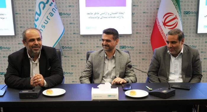 جوایز برگزیدگان مسابقه فرهنگی میلاد امام رضا (ع) اهدا شد/ تجلیل از «خادم‌الرضا» در بیمه دی